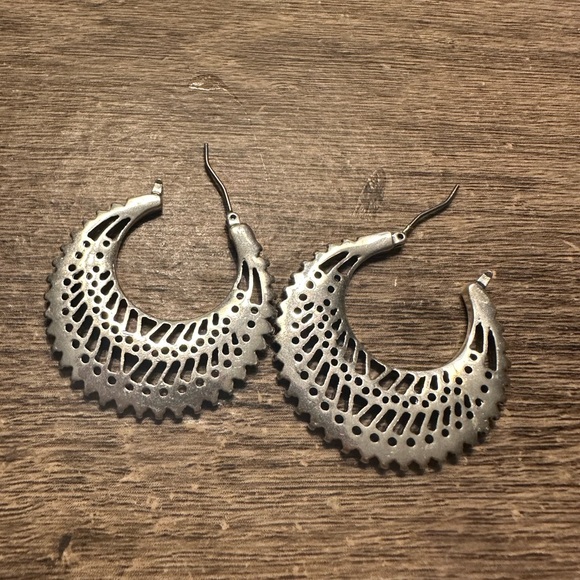 Silver stylish hoop earrings - Picture 2 of 4